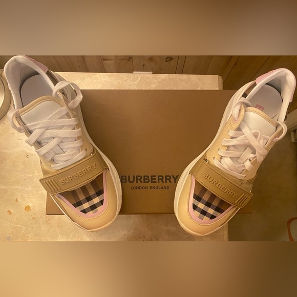 BURBERRY Lifestyle Gym Shoes Classic Beige/White/Black w/Pink Highlites, EUC - Picture 2 of 13